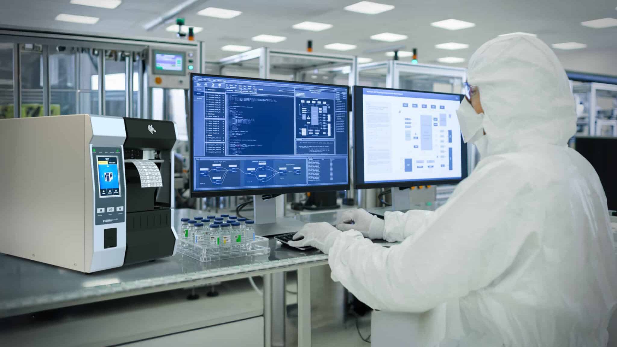 Site de production pharmaceutique utilisant une solution d’étiquetage industriel sécurisée pour tracer les impressions et garantir la conformité